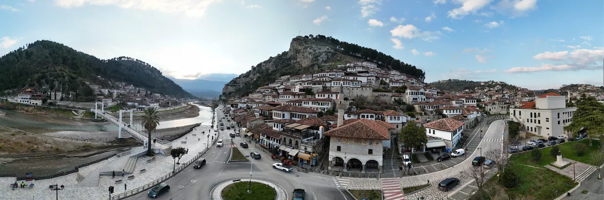 Beračio Mangalemo kvartalo namai kalvos šlaite