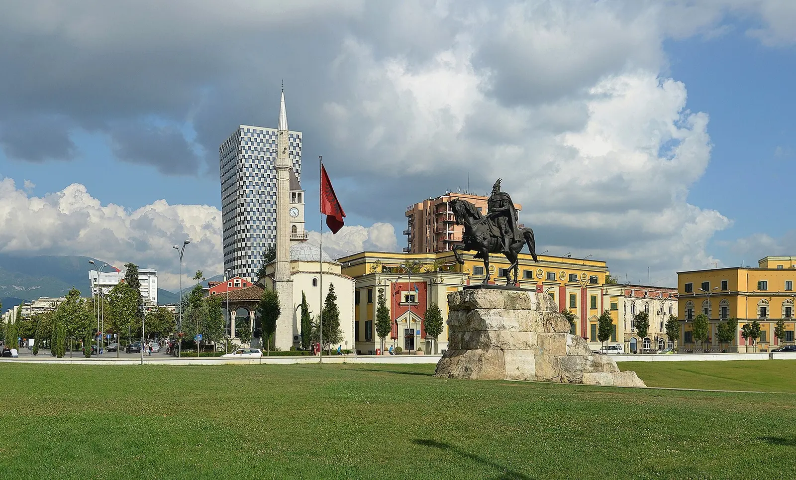 Skanderbego aikštė Tiranos centre